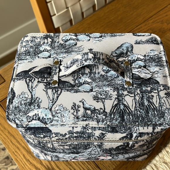 NWOT DIOR Beauty Vanity Case With Mirror Around The World Motif 2024 - Picture 3 of 8